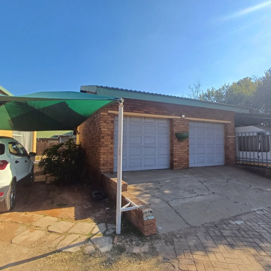 3 Bedroom Property for Sale in La Hoff North West